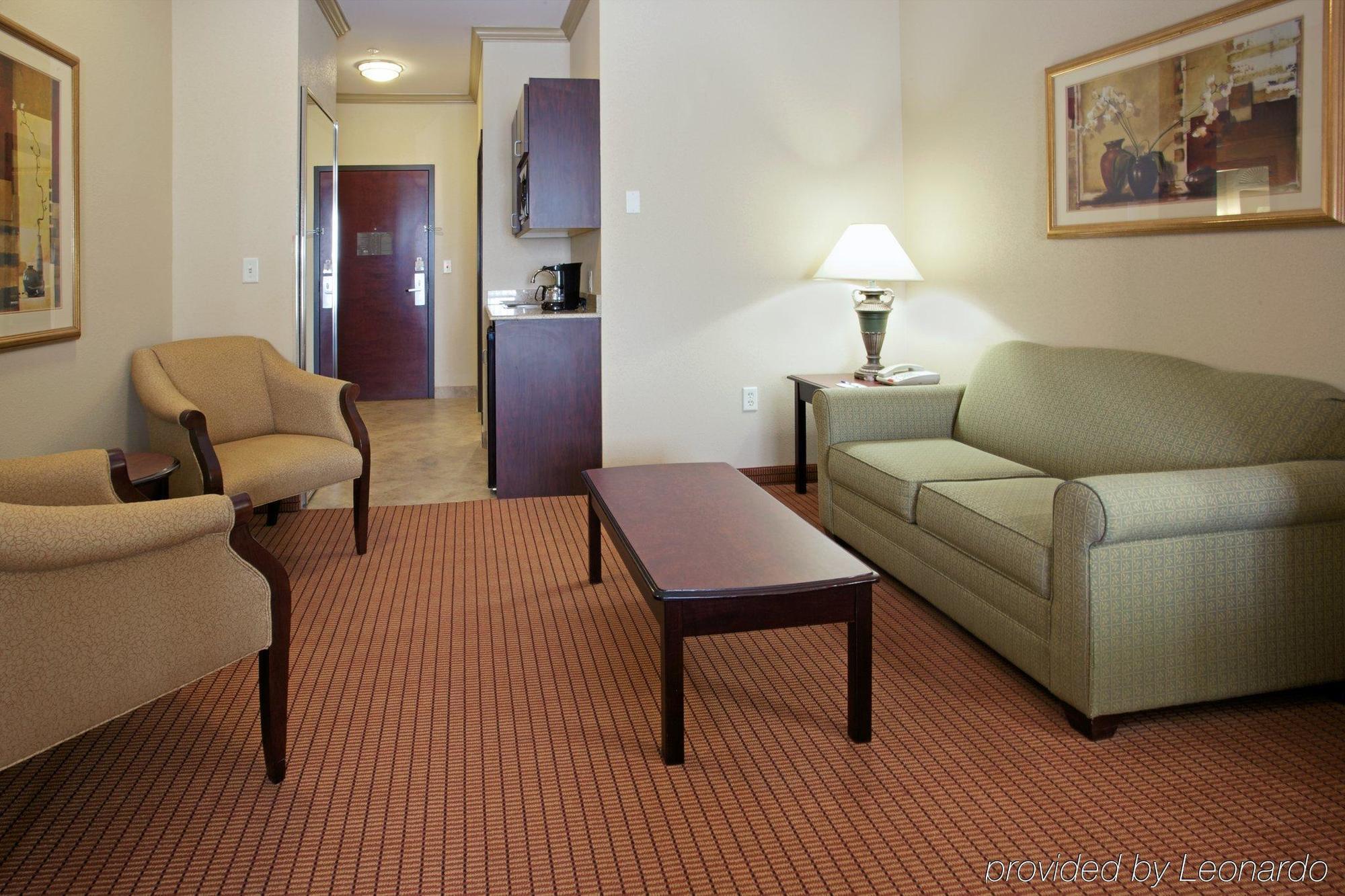 Holiday Inn Express & Suites Wharton By Ihg Номер фото
