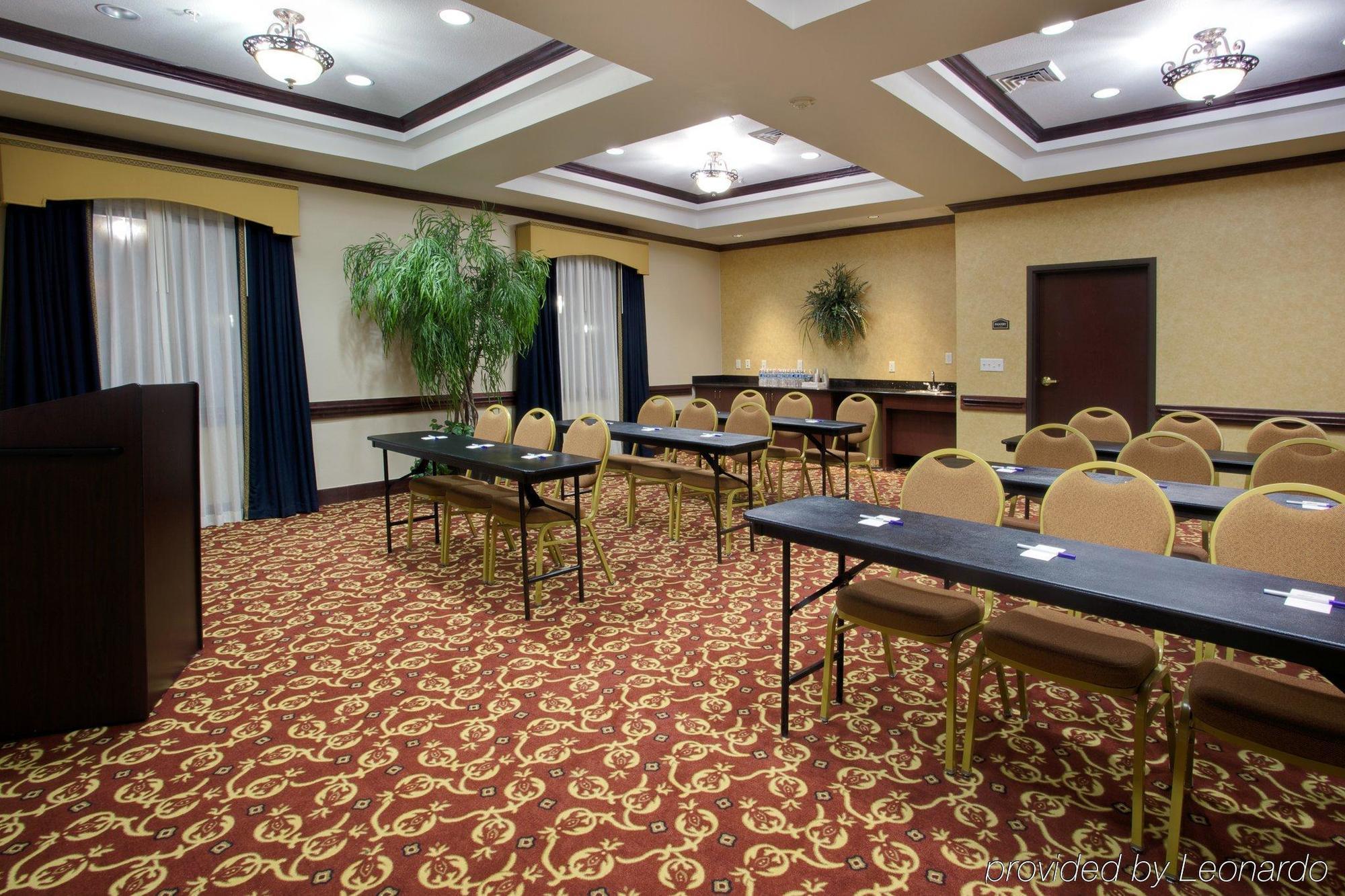 Holiday Inn Express & Suites Wharton By Ihg Удобства фото