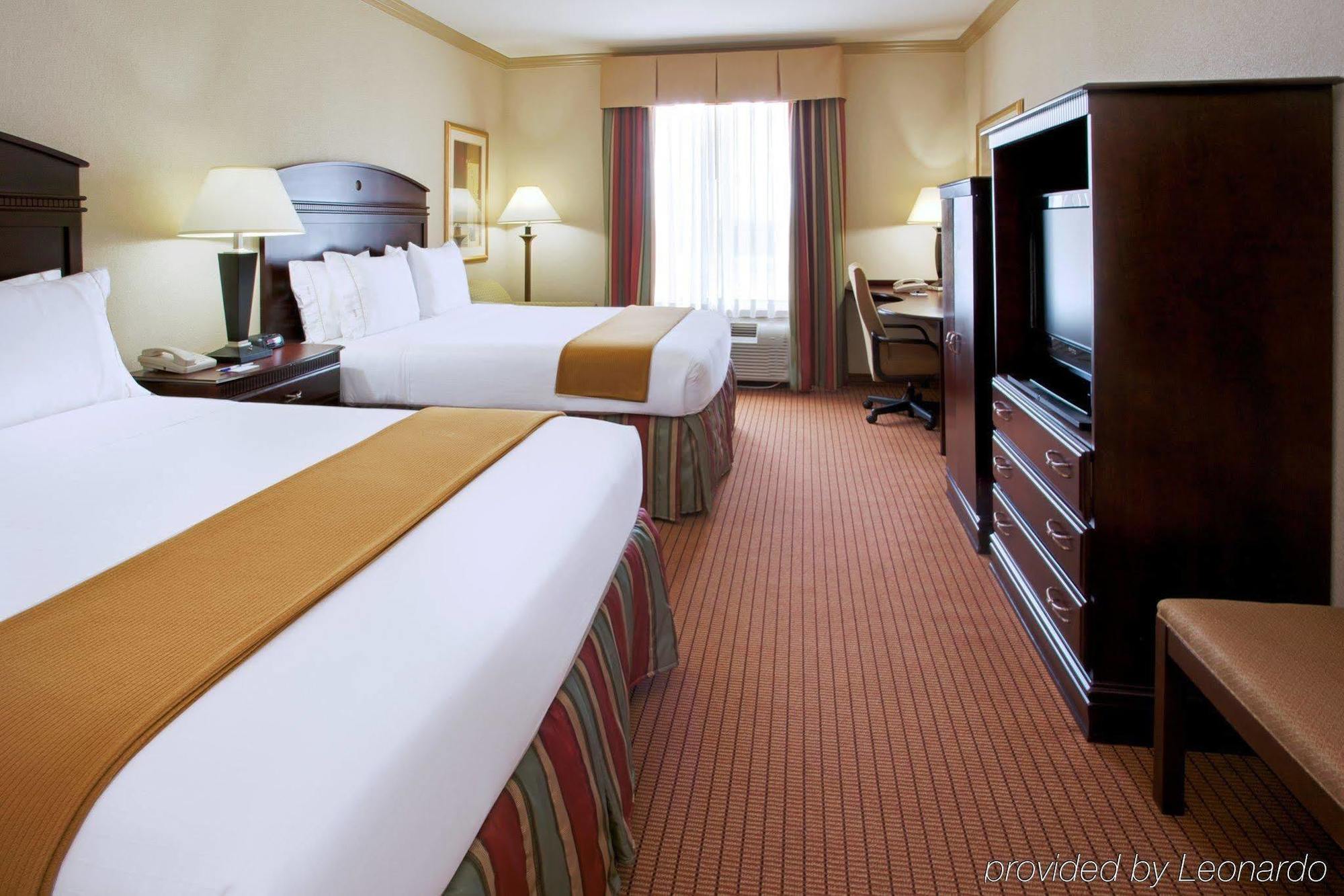 Holiday Inn Express & Suites Wharton By Ihg Номер фото
